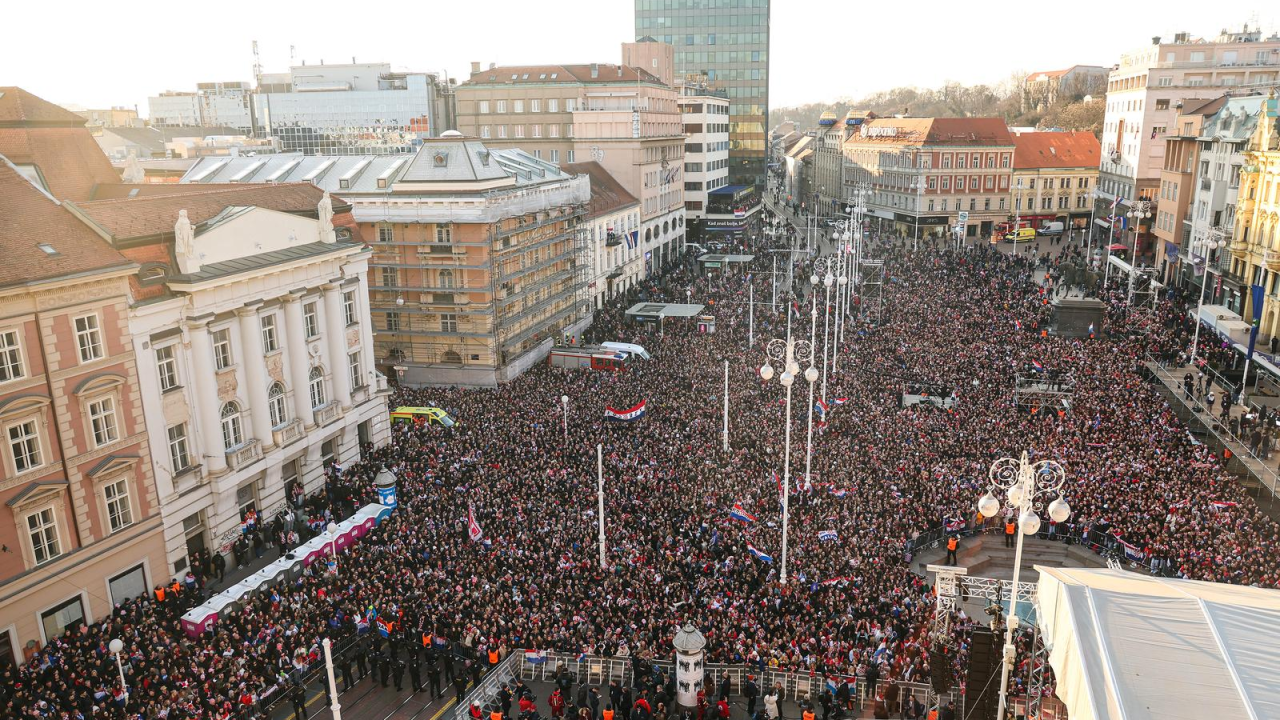 Rukometaši kreuli prema Trgu bana Jelačića, tamo ih čeka nekoliko desetaka tisuća navijača