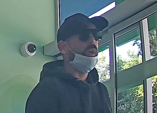 Policija traži muškarca s fotografija, objavila i zbog čega