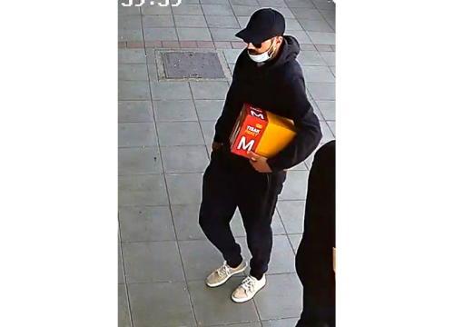 Fotografija 3 - Policija traži muškarca s fotografija, objavila i zbog čega