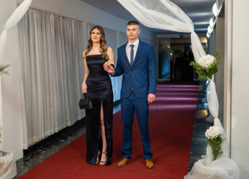 Fotografija 14 - FOTOGALERIJA Zavirite na spektakularni Maturalni ples Ekonomske škole (1)