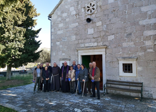 Fotografija 2 - Biskup obišao župu Danilo