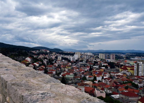 Oblačno s temperaturom do 25 stupnjeva