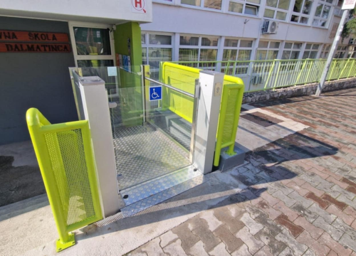 Fotografija 3 - Osnovna škola 'Jurja Dalmatinca’ dobila pristupnu rampu za osobe s invaliditetom