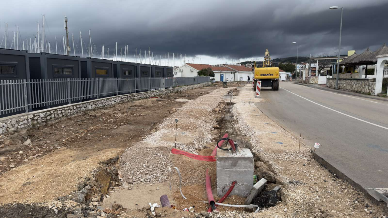 Radovi na popularnoj šetnici Artina u Vodicama u punom su jeku