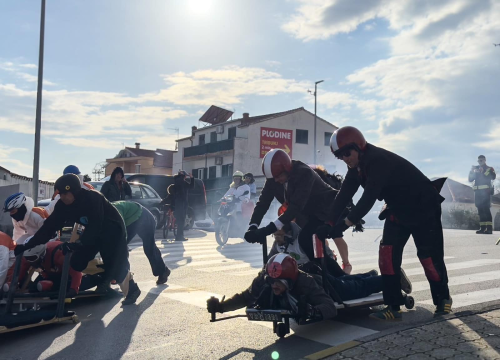 Fotografija 3 - Smijeh i adrenalin zavladali vodičkim ulicama: Trka karića vratila se u velikom stilu