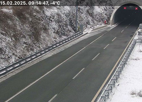 Vjetar i snijeg stvaraju probleme: Za sav promet zatvorena dionica Dalmatine