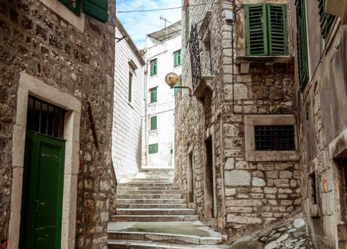 Fotografija 22 - Gorica zimi: U starom šibenskom kvartu 'nema pasa', ali nađe se poneka mačka