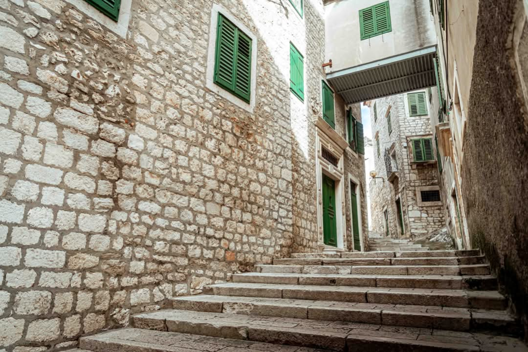 Gorica zimi: U starom šibenskom kvartu 'nema pasa', ali nađe se poneka mačka