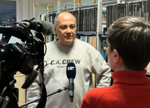 Fotografija 5 - Haiku po šibenski: Aljoša Vuković predstavio svoju novu zbirku pjesama 'Šiboku'