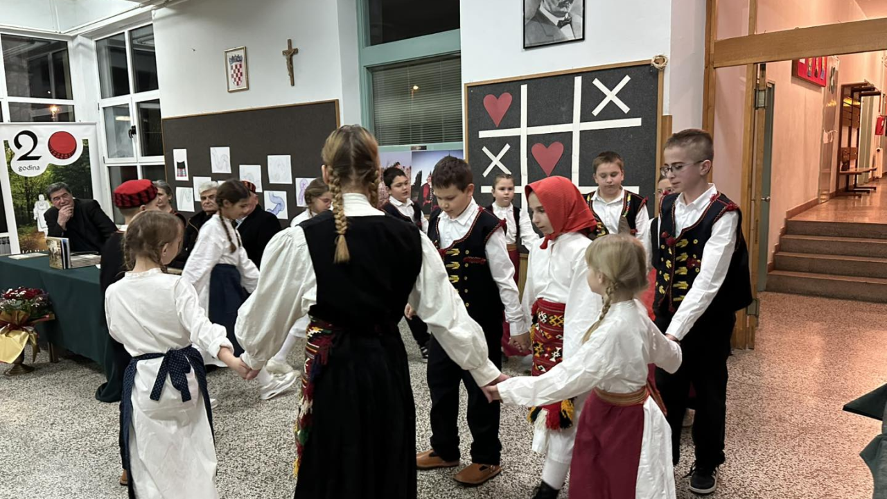 Uz predstavljanje monografije, KUU Miljevci obilježili 20 godina čuvanja tradicije
