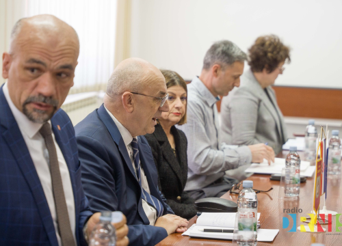 Fotografija 12 - Župan Jelić i gradonačelnik Drniša uručili 13 ključeva stanarima višestambene zgrade