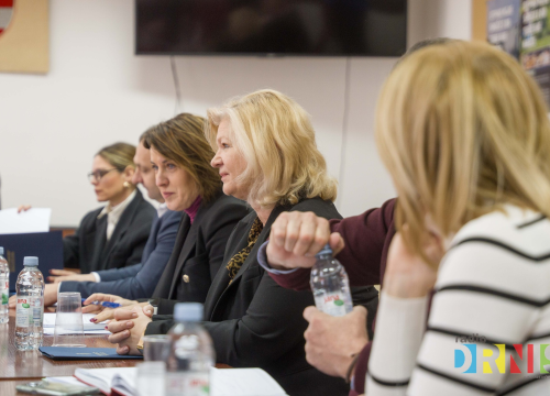 Fotografija 11 - Župan Jelić i gradonačelnik Drniša uručili 13 ključeva stanarima višestambene zgrade