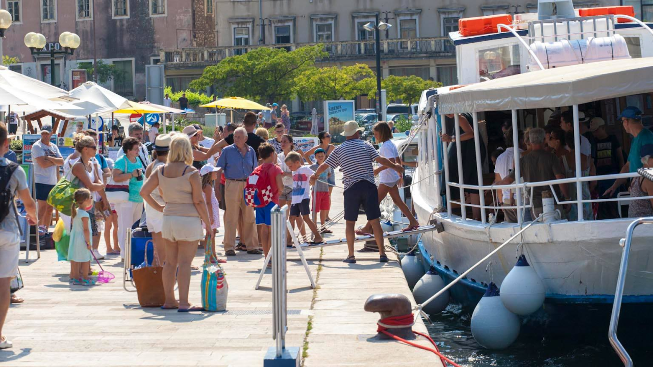Grad Šibenik poziva građane: Šaljite prijedloge za termine polazaka brodova za Jadriju i Martinsku