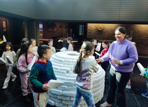 Fotografija 6 - Mali meštri: Šibenski osnovnoškolci gradili bunju u Muzeju grada Šibenika