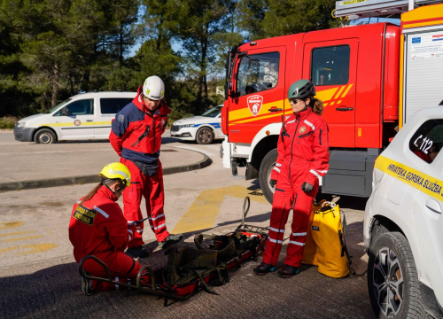 Fotografija 24 - Evakuirana OŠ Brodarica: Bez brige, to je bila samo vježba