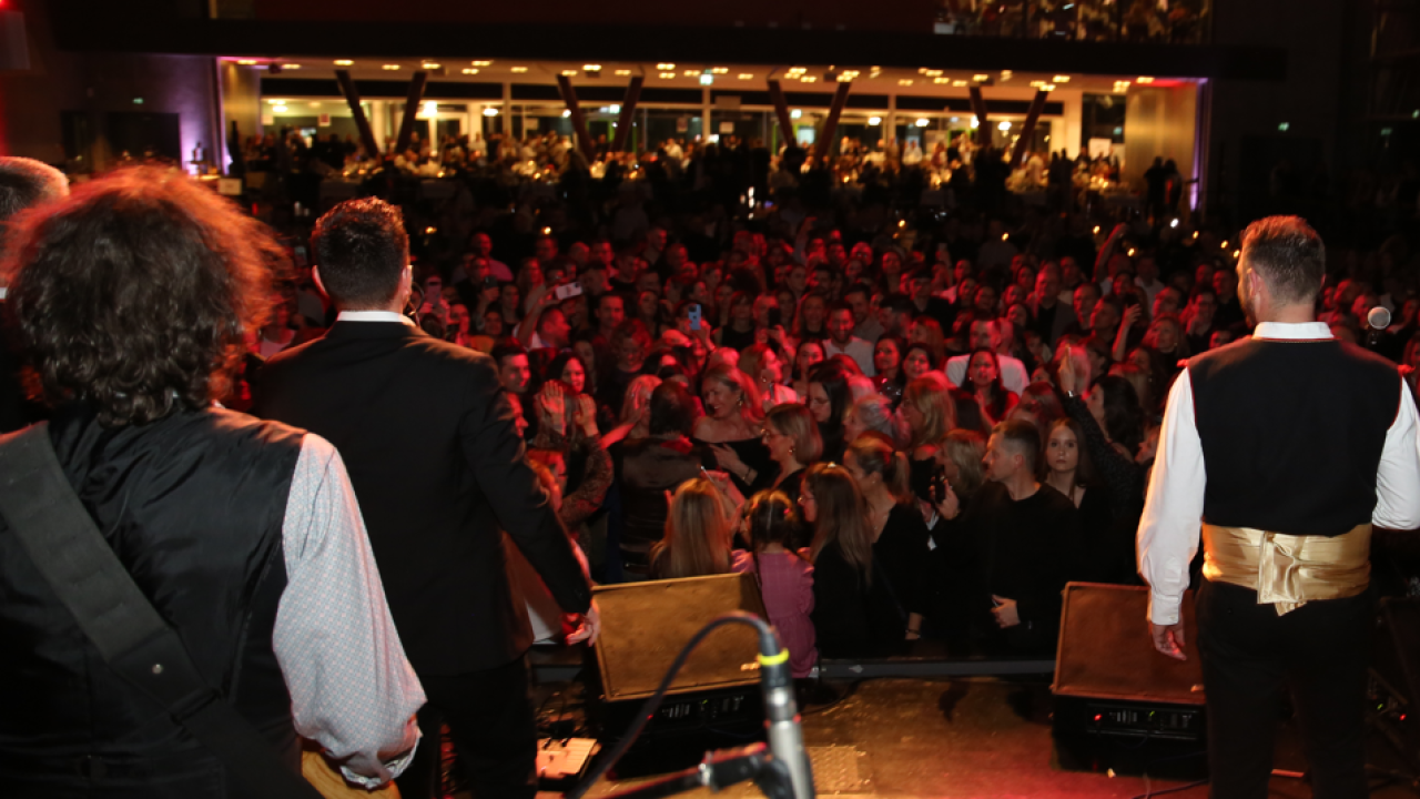 Klapa Sebenico predstavila novu pjesmu 'Dilija bi' na Večerima dalmatinske pisme