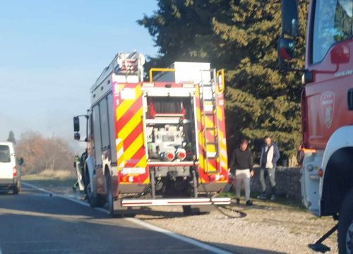 Fotografija 2 - Zapalio se automobil na Konjevratima, policija i vatrogasci na terenu