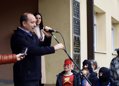 Fotografija 1 - Kninske maškare preuzele ključeve grada