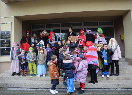 Fotografija 9 - Kninske maškare preuzele ključeve grada