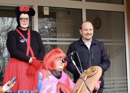 Fotografija 6 - Kninske maškare preuzele ključeve grada