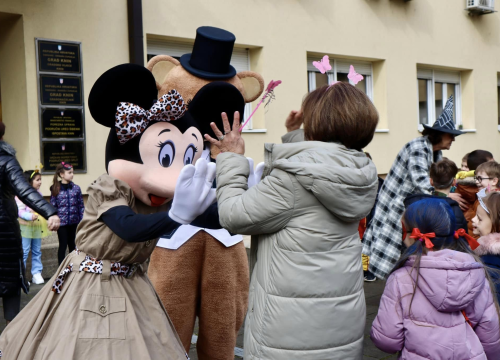 Fotografija 5 - Kninske maškare preuzele ključeve grada