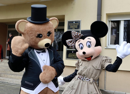 Fotografija 8 - Kninske maškare preuzele ključeve grada