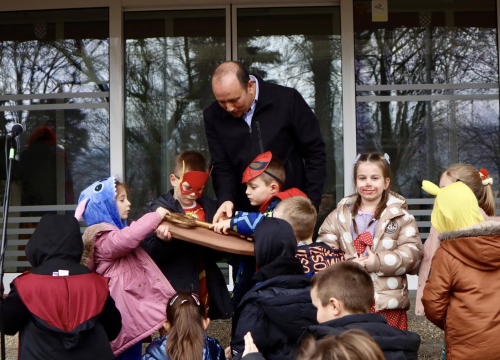 Fotografija 10 - Kninske maškare preuzele ključeve grada