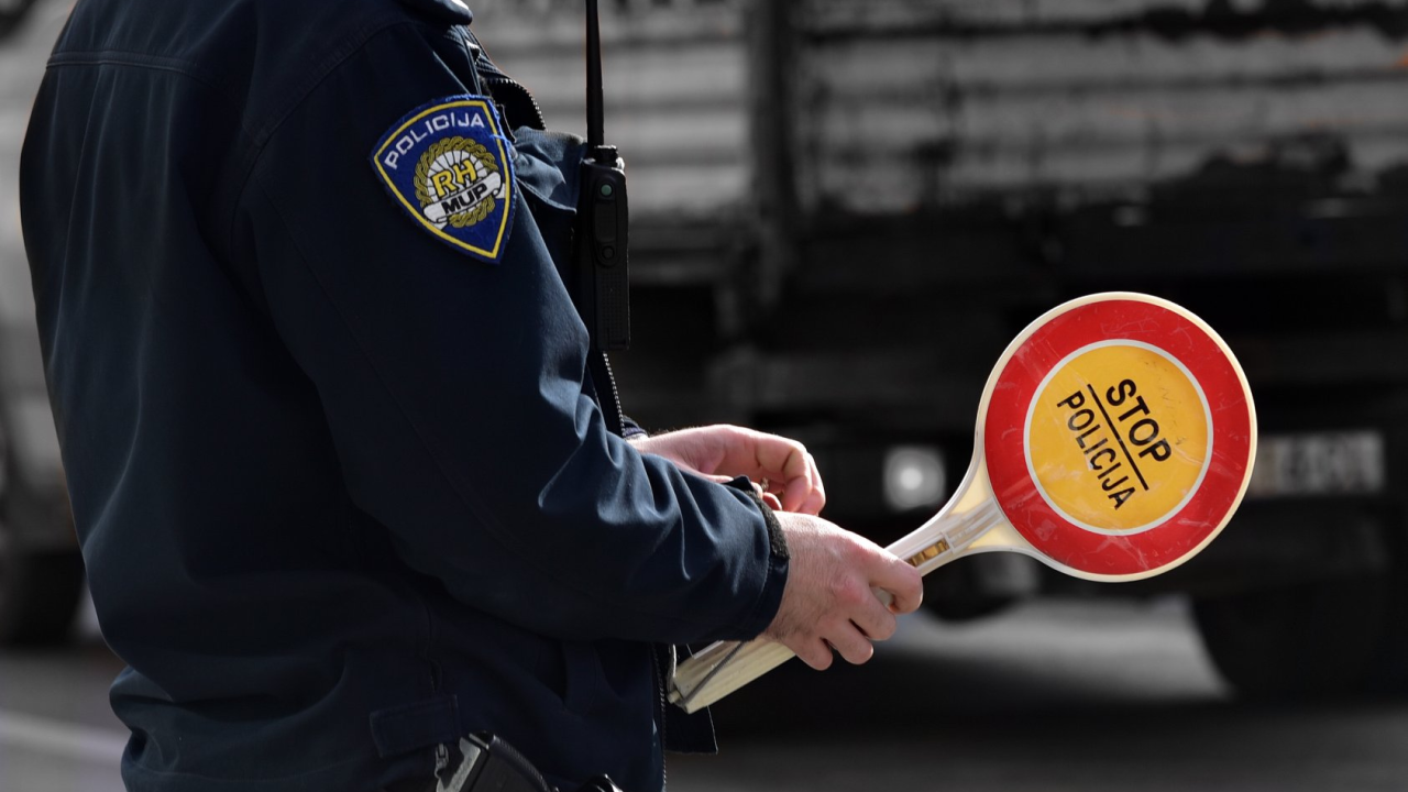 Zagrepčanin jurio po autocesti kod Vodica, policija ga zaustavila i u autu pronašla hrpu droge