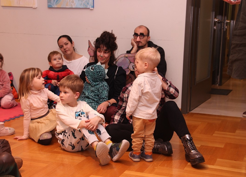 Fotografija 4 - U vodičkoj knjižnici održana radionica izrade maski i pričaonica