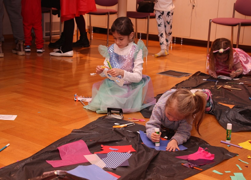 Fotografija 9 - U vodičkoj knjižnici održana radionica izrade maski i pričaonica