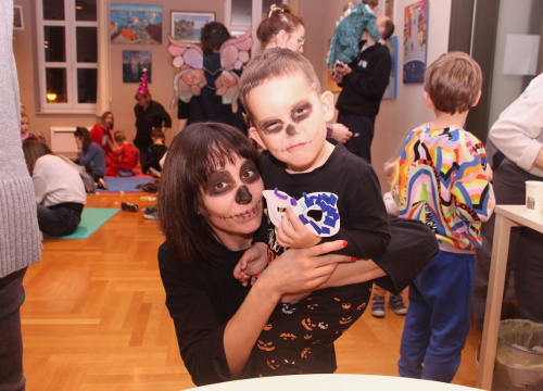 Fotografija 5 - U vodičkoj knjižnici održana radionica izrade maski i pričaonica