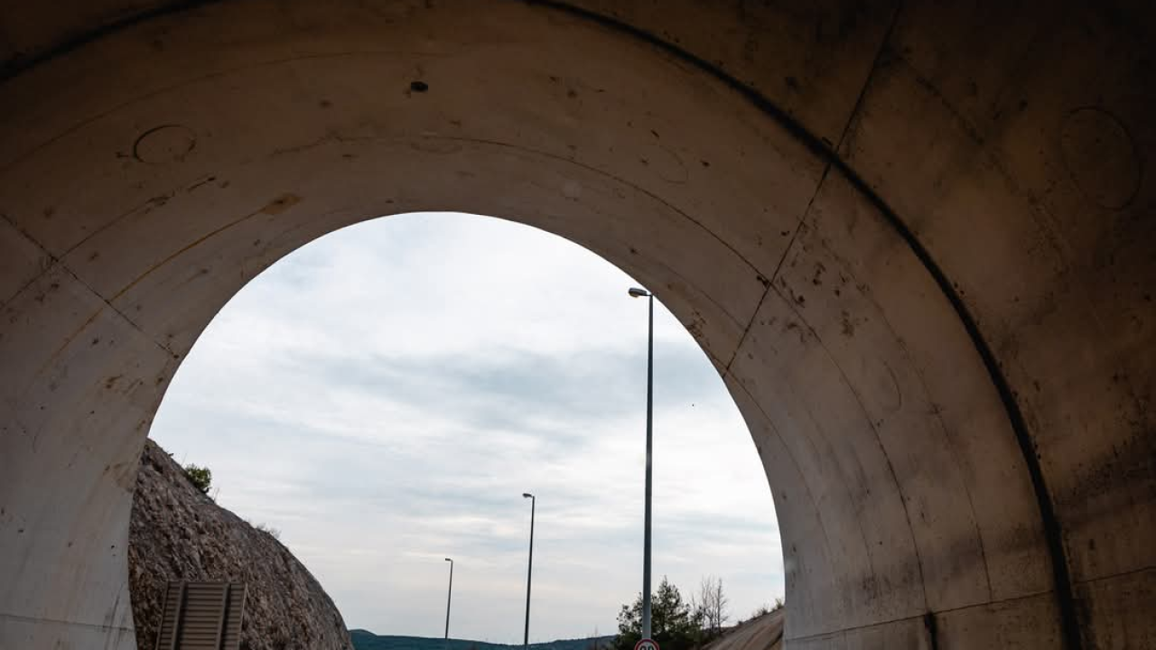 Mokri i skliski kolnici, mogući odroni