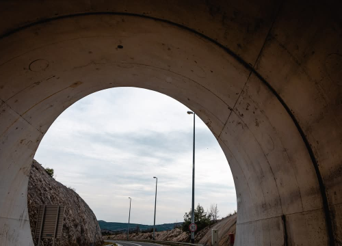 Mokri i skliski kolnici, mogući odroni