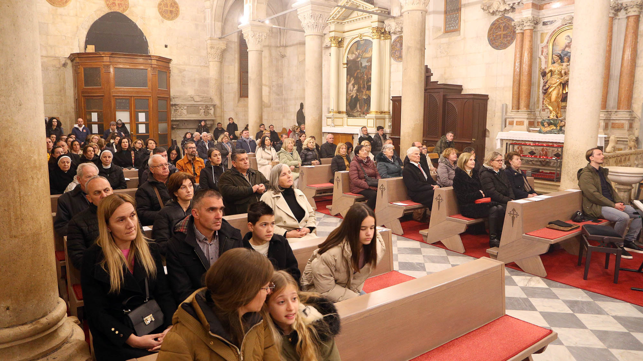 U Šibeniku održan susret vjernika zainteresiranih za pokretanje trajnog euharistijskog klanjanja