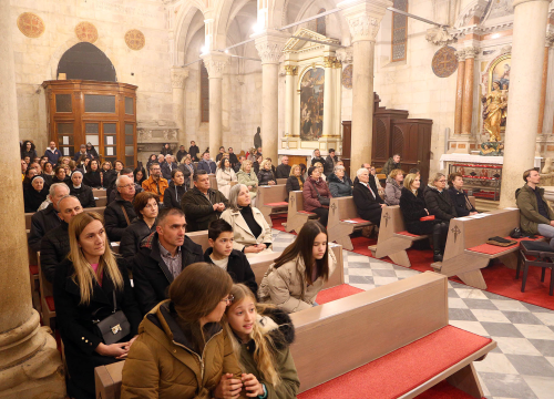 U Šibeniku održan susret vjernika zainteresiranih za pokretanje trajnog euharistijskog klanjanja