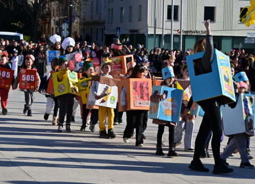 Fotografija 8 - Maškarana povorka prošla kroz grad (1)