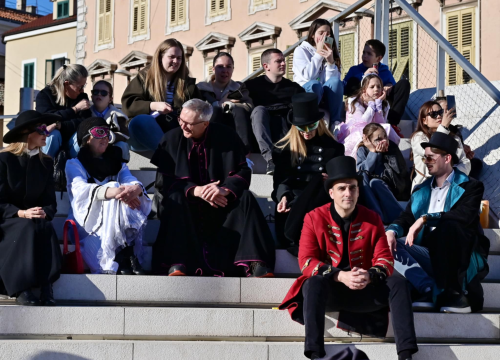 Fotografija 25 - Maškarana povorka prošla kroz grad (1)