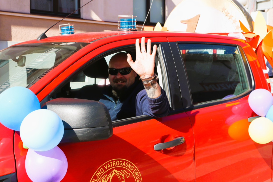 Vesela atmosfera: Velikoj maškaranoj povorci u Kninu pridružili se svi uzrasti