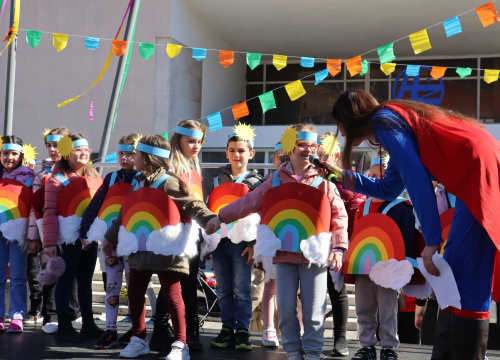 Fotografija 12 - Vesela atmosfera: Velikoj maškaranoj povorci u Kninu pridružili se svi uzrasti