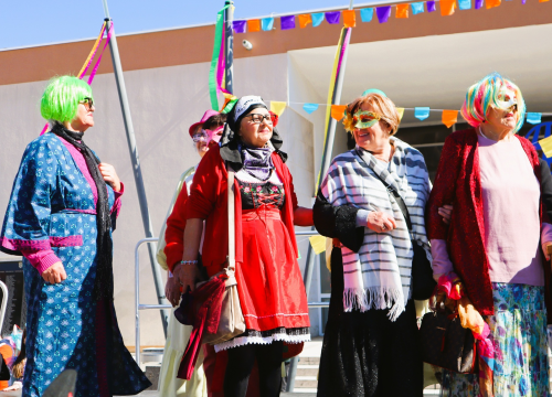 Fotografija 1 - Vesela atmosfera: Velikoj maškaranoj povorci u Kninu pridružili se svi uzrasti