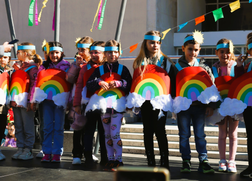 Fotografija 2 - Vesela atmosfera: Velikoj maškaranoj povorci u Kninu pridružili se svi uzrasti