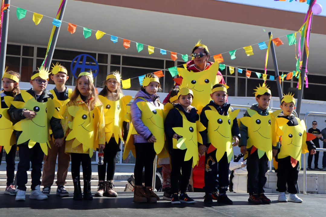 Vesela atmosfera: Velikoj maškaranoj povorci u Kninu pridružili se svi uzrasti