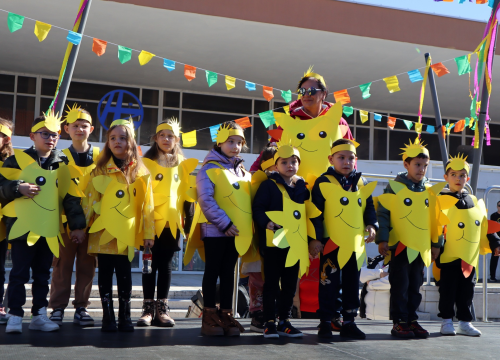 Fotografija 14 - Vesela atmosfera: Velikoj maškaranoj povorci u Kninu pridružili se svi uzrasti