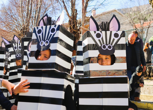 Fotografija 17 - Vesela atmosfera: Velikoj maškaranoj povorci u Kninu pridružili se svi uzrasti