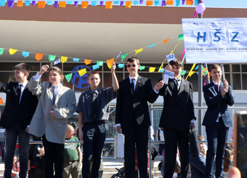 Fotografija 20 - Vesela atmosfera: Velikoj maškaranoj povorci u Kninu pridružili se svi uzrasti