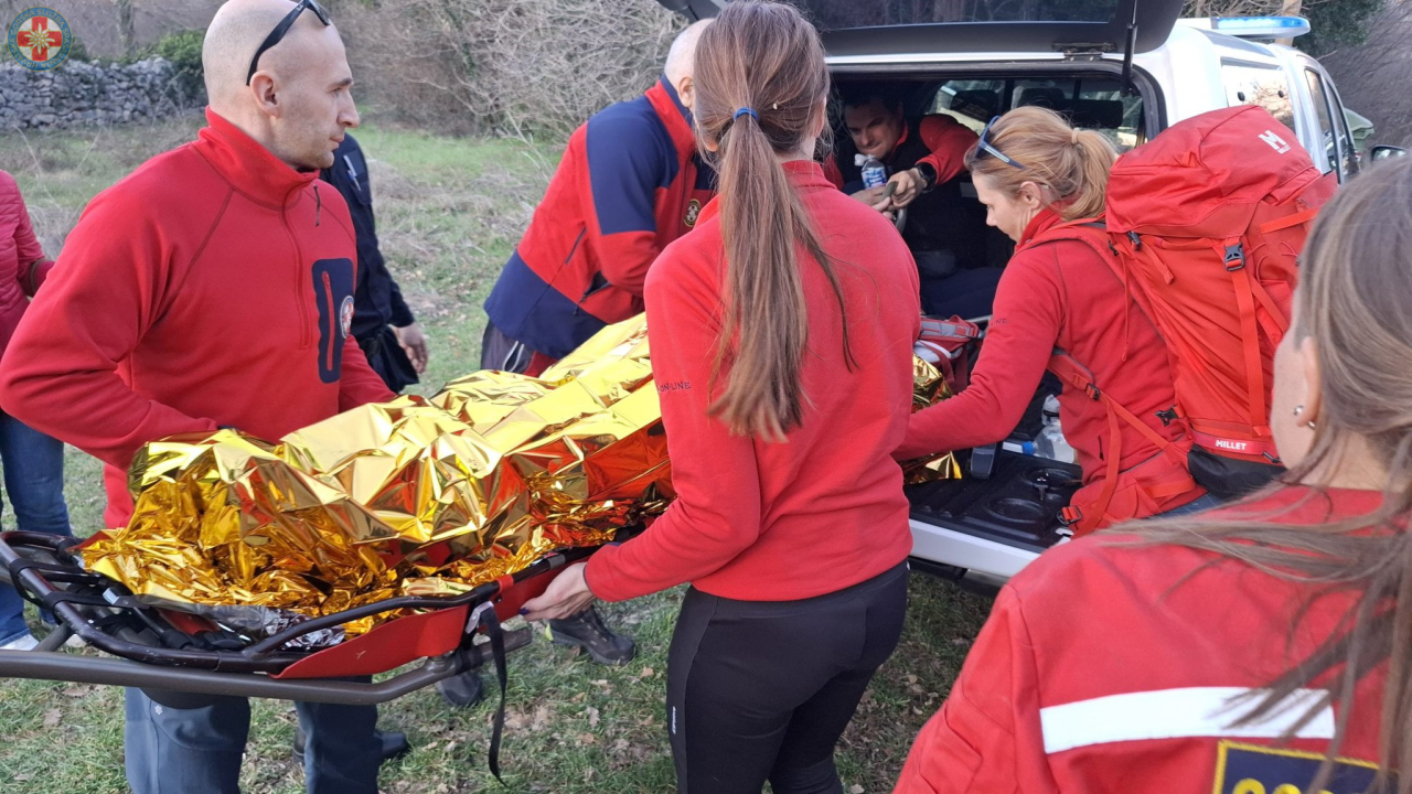 Timski rad i stručnost: Šibenski HGSS-ovci spasili ozlijeđenu ženu kod Kijeva