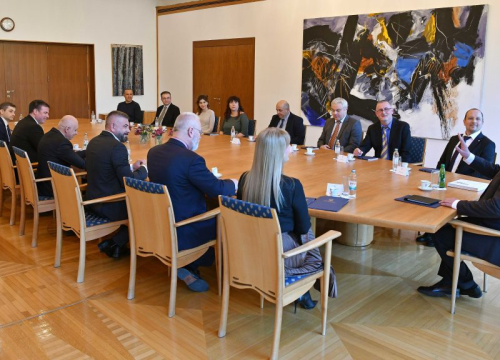 Fotografija 3 - Predsjednik Milanović primio autore Zbornika Kralj Zvonimir