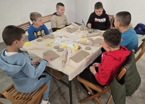 Fotografija 7 - Mali kipari: Školarci iz Unešića izrađivali predmete s motivima katedrale sv. Jakova