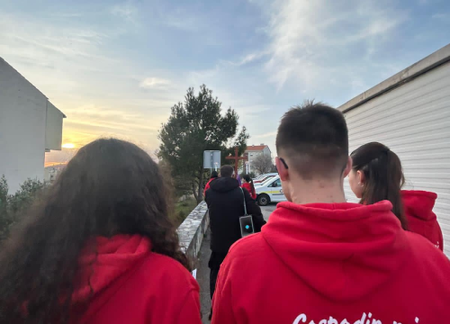 Fotografija 1 - Vjernici župe Svetog Jeronima okupili su se u molitvi križnog puta