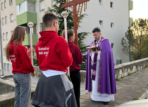 Fotografija 8 - Vjernici župe Svetog Jeronima okupili su se u molitvi križnog puta